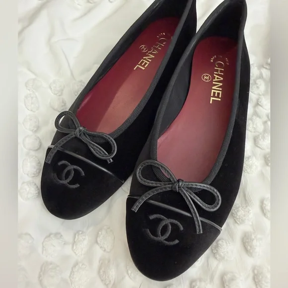 CHANEL HOLIDAY VELVET BALLET FLATS BLACK 38 BNIB - Picture 3 of 10